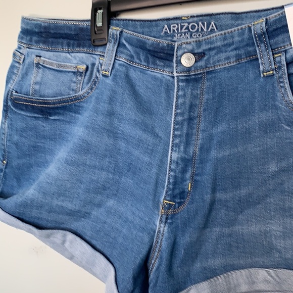 ARIZONA NWT BLUE STRETCH DENIM SHORTS SIZE 21 - Picture 5 of 8